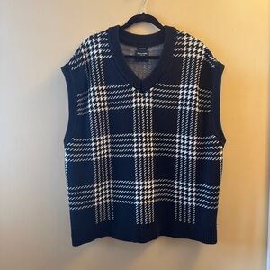 Abercrombie & Fitch Navy and White Plaid Sweater Vest